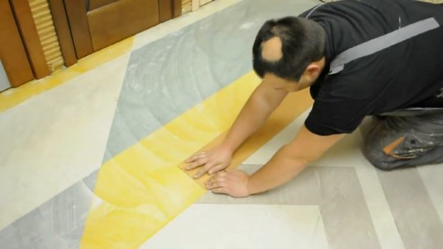 Fine Floor: Укладка плитки ПВХ на гомогенное основание смотреть онлайн