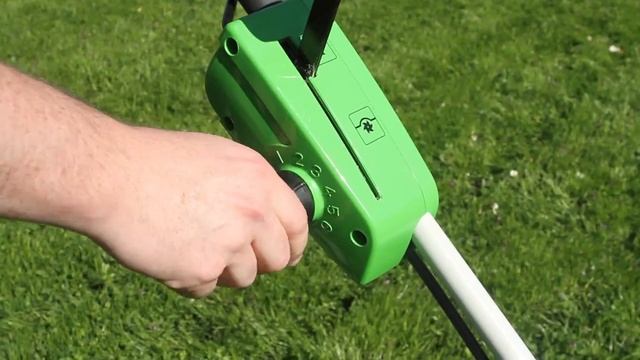 Аэрация газона с помощью вертикуттера Viking LB 540.1 смотреть онлайн