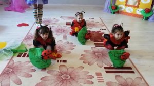 Танец божьих коровок во второй младшей группе