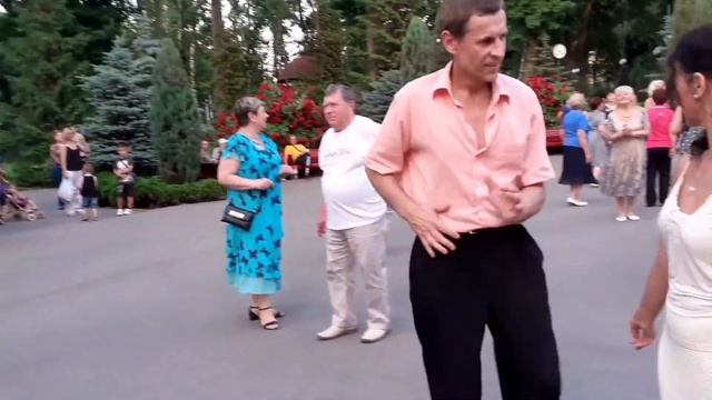 ТЫ ЖЕНЩИНА МОЯ МОНА ЛИЗА! ТАНЦЫ ХАРЬКОВ СЧАСТЛИВЫЕ ДНИ смотреть онлайн