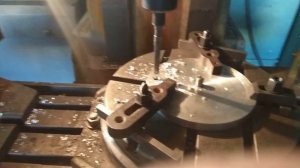 Сверление радиальных отверстий на поворотном столе