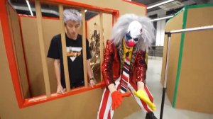 ПОБЕГ ИЗ 100 СЛОЕВ КАРТОНА ! Мы в Ловушке !