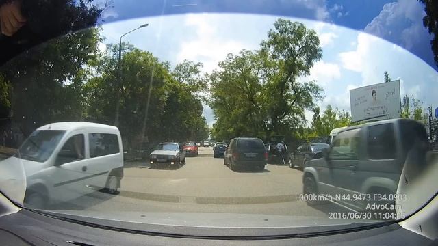 Концентрация идиотов в центре Симферополя смотреть онлайн