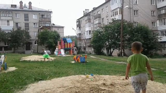 Запускаем воздушного змея в дерево, не сломался. смотреть онлайн