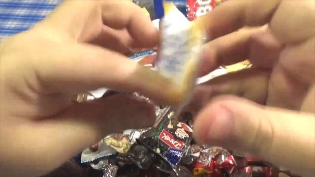 Пробуем много конфет сладостей A Lot Of Candy смотреть онлайн
