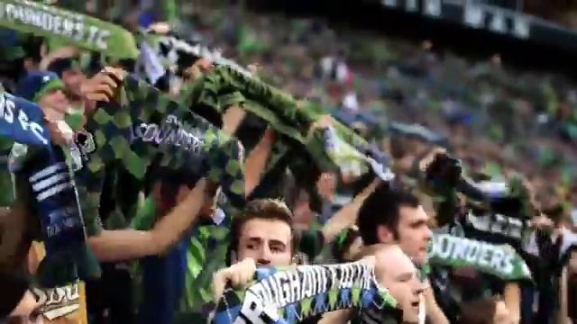 EL MOVIMIENTO: Osvaldo Alonso habla sobre la afición de los Seattle Sounders смотреть онлайн