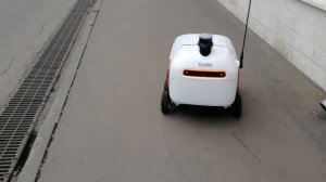 робот доставщик еды из яндекса. Москва, фрунзенская