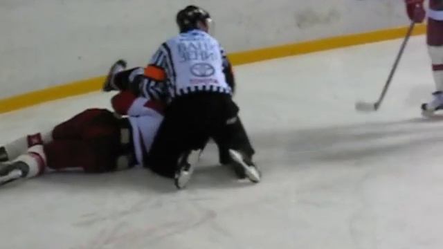 Хоккей Драка Епрев - Тертышный Перрот - Свитов Александр (Eprev vs Tertyshny - Perrot vs Svitov Ale смотреть онлайн