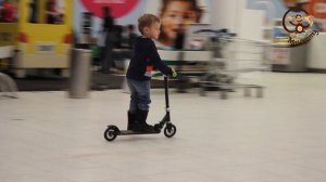 Дети катаются на самокатах / Children riding on scooters МанкитуИгры # 37