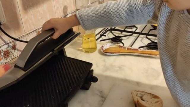 Утро Эльвины / Эльвина готовит себе завтрак / Elvinas Morning/Elvina Cook Herself Breakfast.