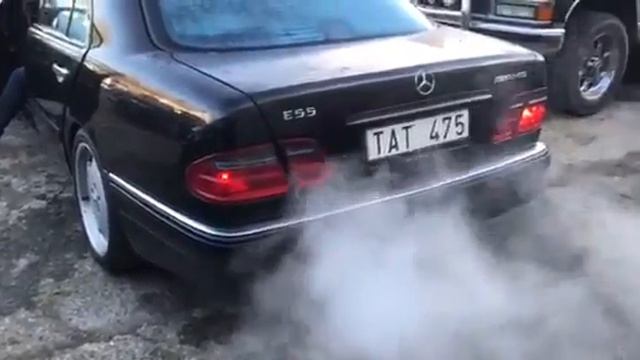 Купили 5.5 AMG за 3 евро Mercedes Benz E55 w210 (лупатый)! смотреть онлайн