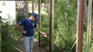 «КИРПИЧНЫЙ» забор на винтовых сваях. “Строй и Живи”.