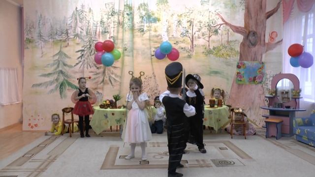 Отрывок из сказки Муха-цокотуха смотреть онлайн