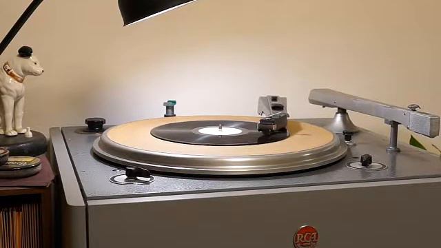 Smiles / Raymond Burke смотреть онлайн