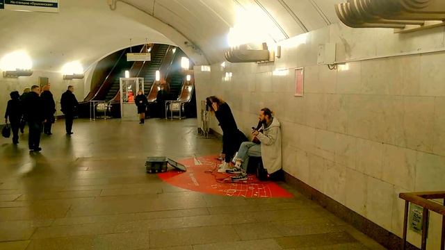 Music in Moscow metro Музыка в метро Москвы Пушкинская-Чеховская смотреть онлайн