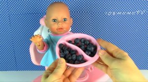 Беби Анабель Не Хочет Кушать Голубику Как Мама Кормила Куклу Пупсика Кашей Мультик для детей