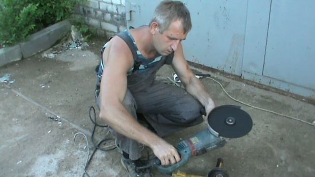 Обзор сравнение плавности пусков УШМ Metabo, Makita, DeWalt, Bosch смотреть онлайн