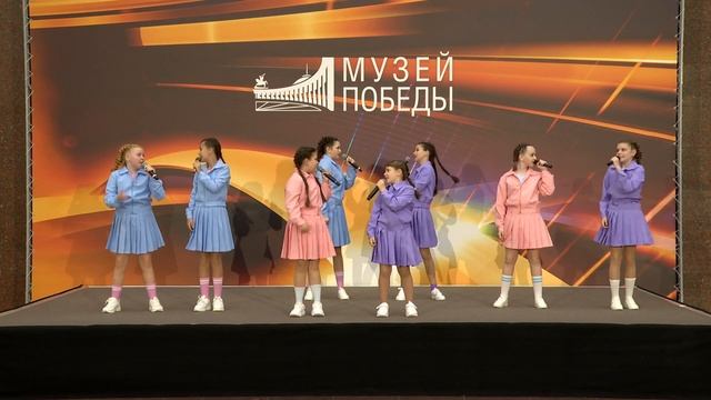 Заслуженный коллектив РФ "Соловушка" - Звездный час (Н. и И.Нужины). Музей Победы смотреть онлайн