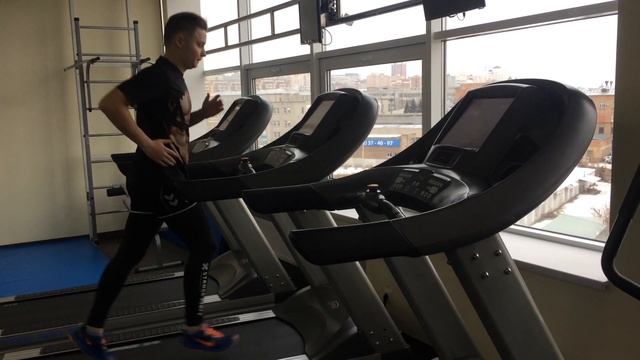 Диман на беговой дорожке смотреть онлайн