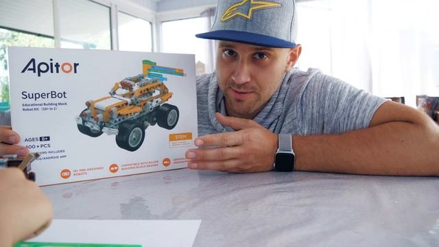 Супер Лев катается на мощном КВАДРОЦИКЛЕ Умный конструктор APITOR Super Bot Что придумал Папа?