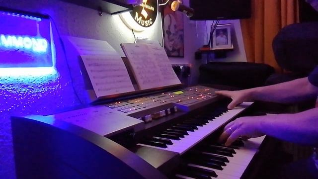 Holy advent and jingle bells played on the orla gt8000 organ смотреть онлайн