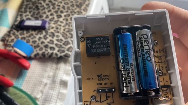 Замена батареек в Термостат комнатный Teplocom TS-2АА/8А смотреть онлайн