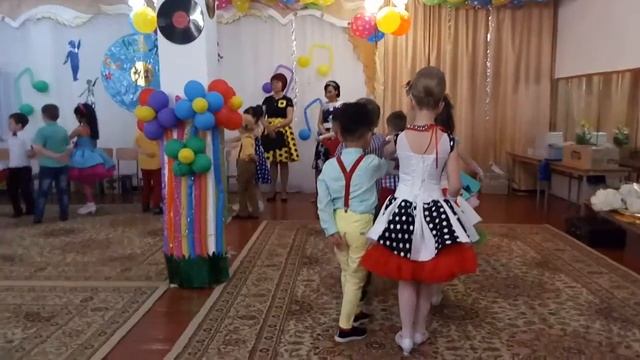 Выпускной бал в детском саду- гимназии 9 Радуга в стиле Стиляги(3) смотреть онлайн