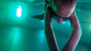 Танцую с хвостом русалки под водой. Aqua Disco и русалка !