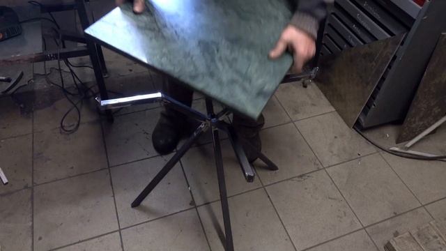 Beistelltisch aus grünem Marmor/Журнальный столик из зеленого мрамора /Side table. смотреть онлайн