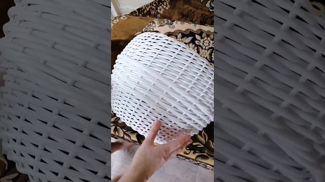 Закрываем хвостики на кашпо из ротанга. смотреть онлайн