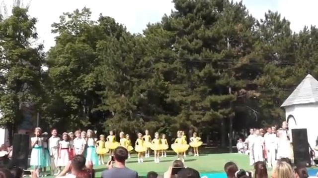 " Песенка веселая" \ " Крымские жемчужины и группа " Браво" смотреть онлайн