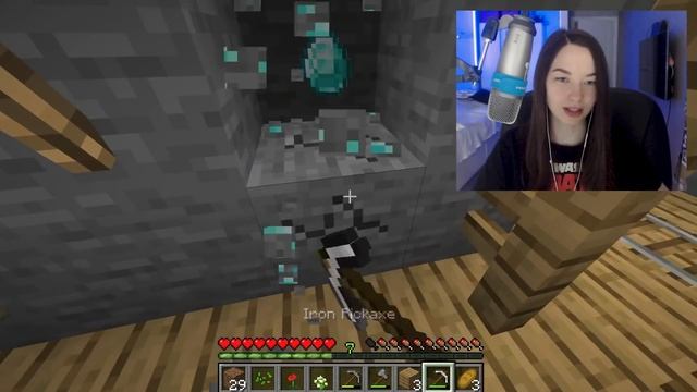 МАЙНКРАФТ, но выживание на ОДНОМ ЧАНКЕ! *1 серия* смотреть онлайн