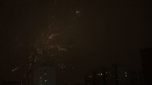 CАЛЮТЫ В МОСКВЕ НА НОВЫЙ ГОД 2023 ВЕЗДЕ, КРОМЕ КРАСНОЙ ПЛОЩАДИ // NO FIREWORKS IN MOSCOW 00.01.2023 смотреть онлайн