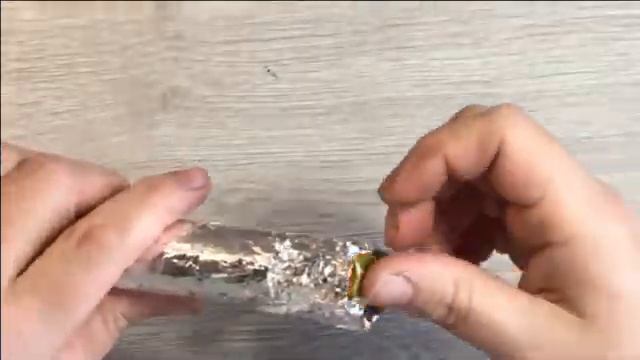 КАК СДЕЛАТЬ СЛАДКИЙ ПОДАРОК СВОИМИ РУКАМИ. ГАНТЕЛИ ИЗ НОСКОВ. ИДЕИ ПОДАРКОВ. смотреть онлайн