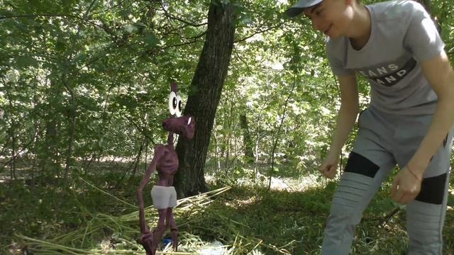 МАЛЫШ СИРЕНОГОЛОВОГО В ЛЕСУ Siren Head В РЕАЛЬНОЙ ЖИЗНИ НАПУГАЛ МЕНЯ смотреть онлайн