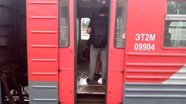 Электропоезд эт2м-099 Сообщением Шапки Санкт-Петербург Отправляется с платформы Колпино смотреть онлайн