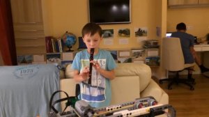 В траве сидел кузнечик на флейте