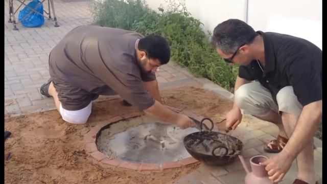 Как бедуины зарывают мясо в песок смотреть онлайн