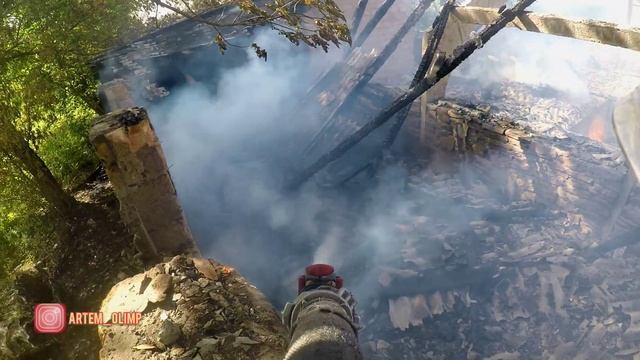 ГОРЯТ СКЛАДСКИЕ ПОМЕЩЕНИЯ. ЗАЩИТА САРАЯ. РАЗБОРКА КОНСТРУКЦИЙ. смотреть онлайн