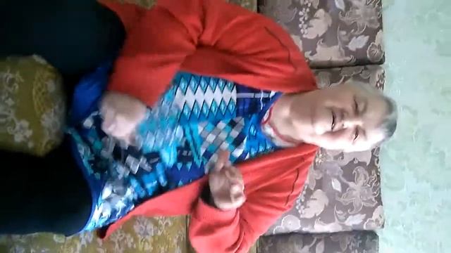 Моя любимая бабушка играет на ложках смотреть онлайн