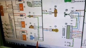 ВАЗ 2112 проблемы с холостым ходом. То сама газует, то глохнет.