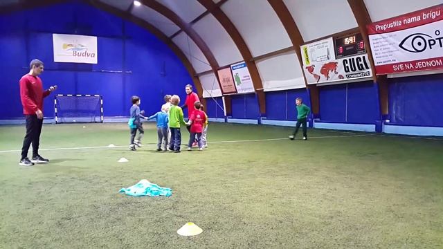 Тренировка детей в ФК Торнадо. Ловим за хвост! смотреть онлайн
