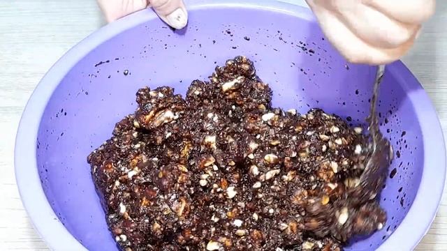 Шоколадная колбаса из печенья. смотреть онлайн