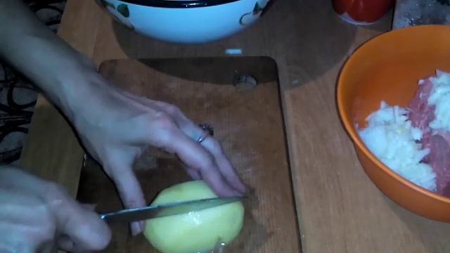 Простая кухня - потушила картошку и пожарила пирожки.