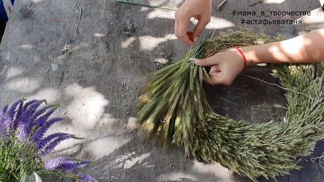 DIY Wreath of spikelets of wheat. Wreath on the door. Summer decor. Autumn decor. Ecodecor. смотреть онлайн
