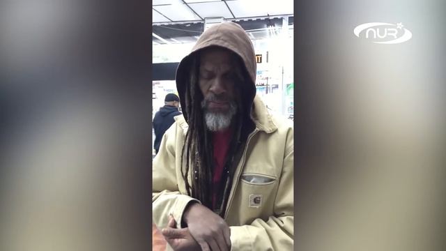 Бездомные, а читают Коран как имамы! смотреть онлайн