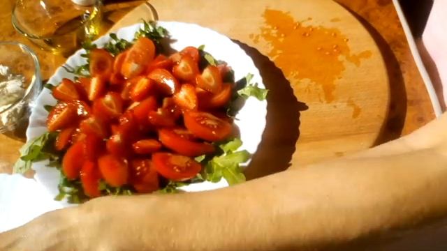 Потрясающе вкусный салат из клубники. Delicious strawberry salad. смотреть онлайн