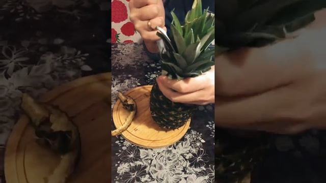 Как почистить ананас, чистим ананас, правильно порезать? смотреть онлайн