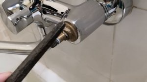 КАК ВЫКРУТИТЬ прикипевшую кран-буксу быстро и без особых усилий. Ремонт смесителя.