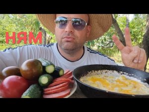 МУКБАНГ ЯИЧНИЦА с луком/ОБЖОР колбаса и овощи